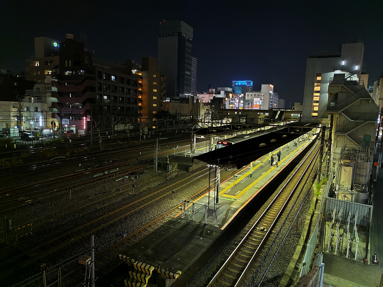 ドコモ SH-53C AQUOS sense7 カメラレビュー 夜景